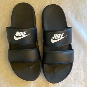 Black Nike Sandals